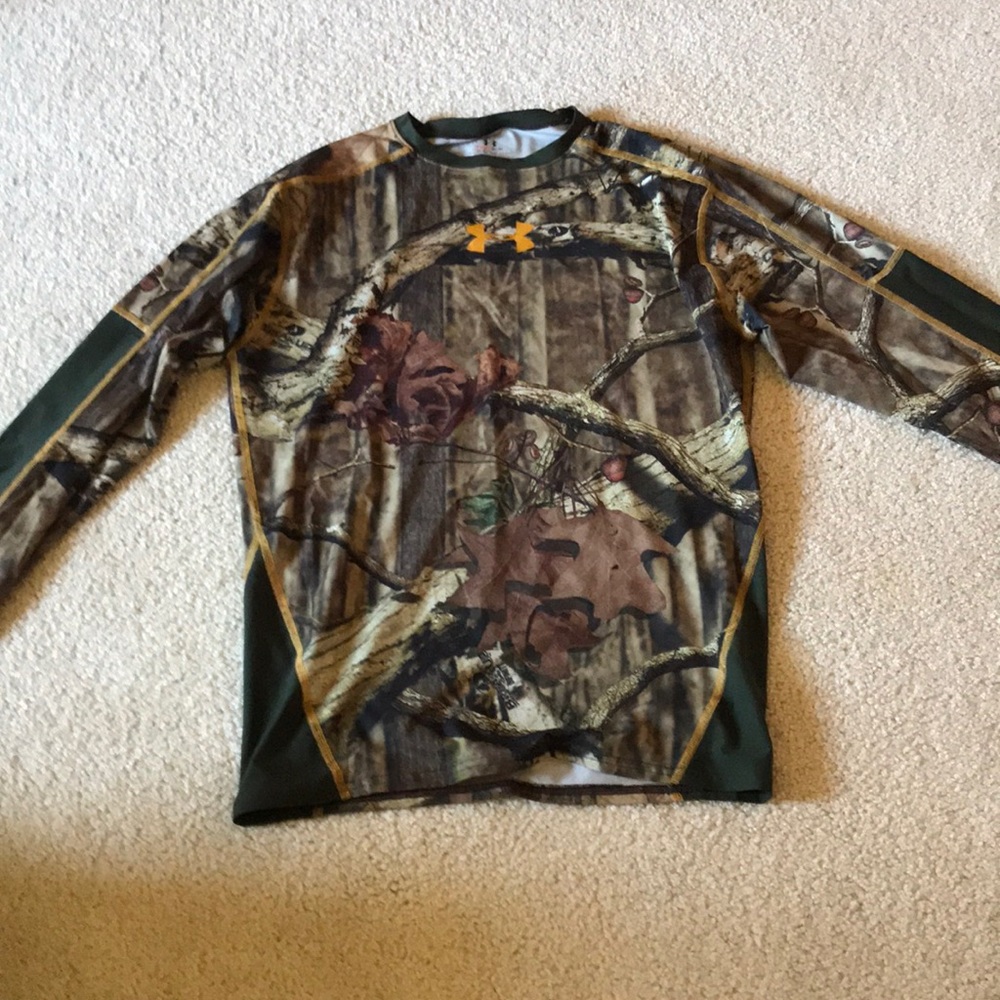 BOYS LARGE CAMO SHIRT - underarmour